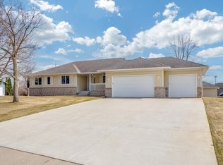 7120 Rolling View Dr, Saint Cloud, MN 56303