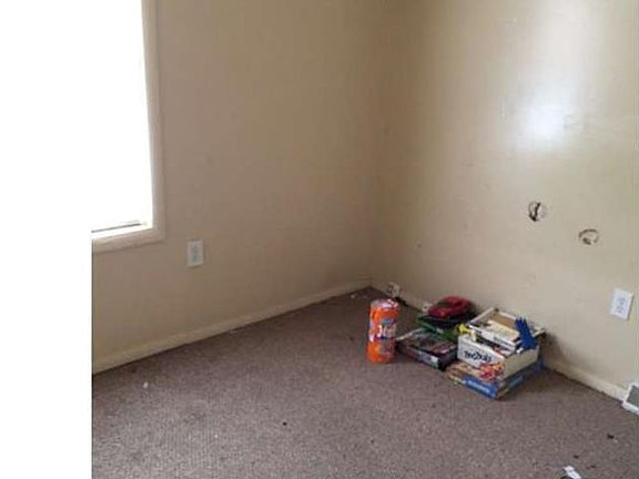 2nd image of 1014 N Spruce St