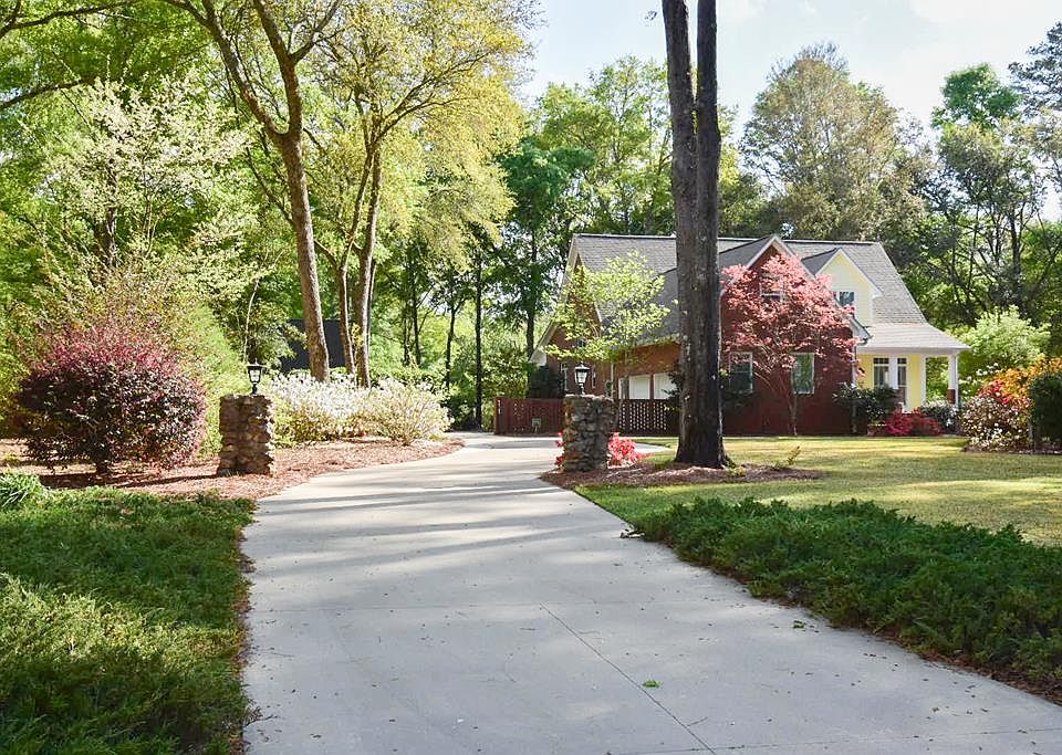1st image of 200 White Horse Dr