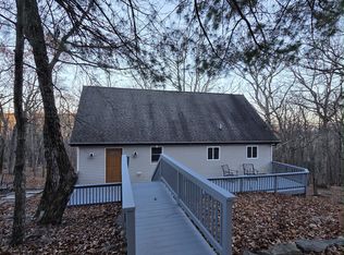 107 Berkshire Ct, Bushkill, PA 18324