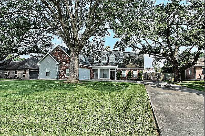 1st image of 117 Oak Manor Ln
