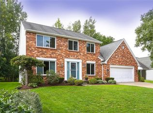 27 Deer Rdg, Getzville, NY 14068