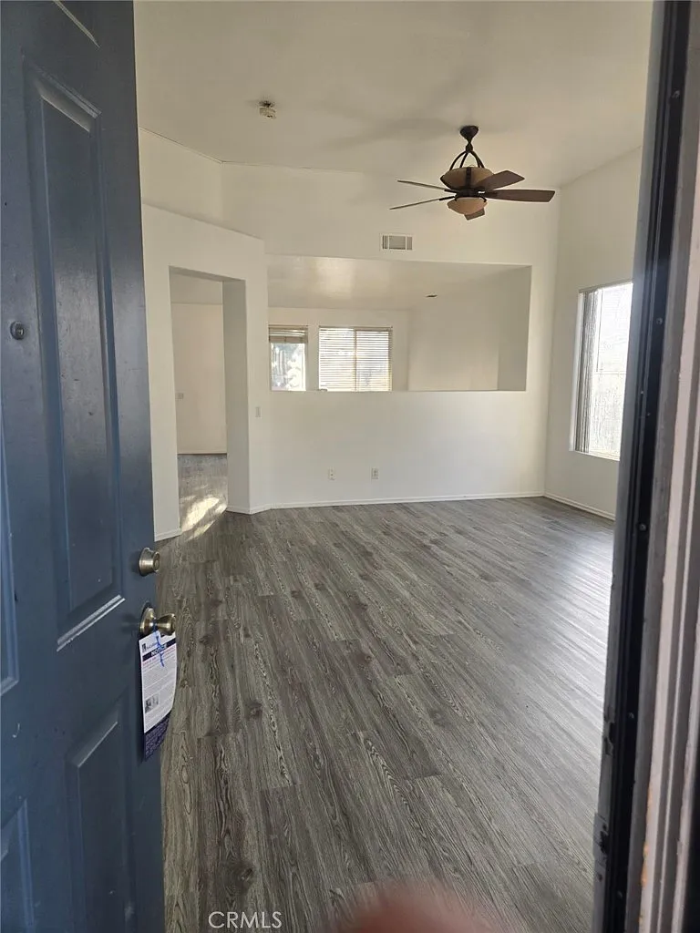 5 bed, 2122 sqft, $3,395 — Photo 3