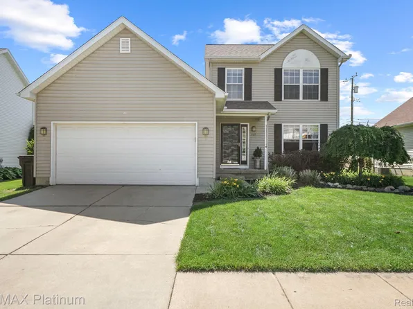 709 Village Dr, Fowlerville, MI 48836