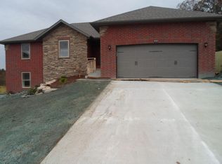 712 E Mining Camp Rd, Nixa, MO 65714