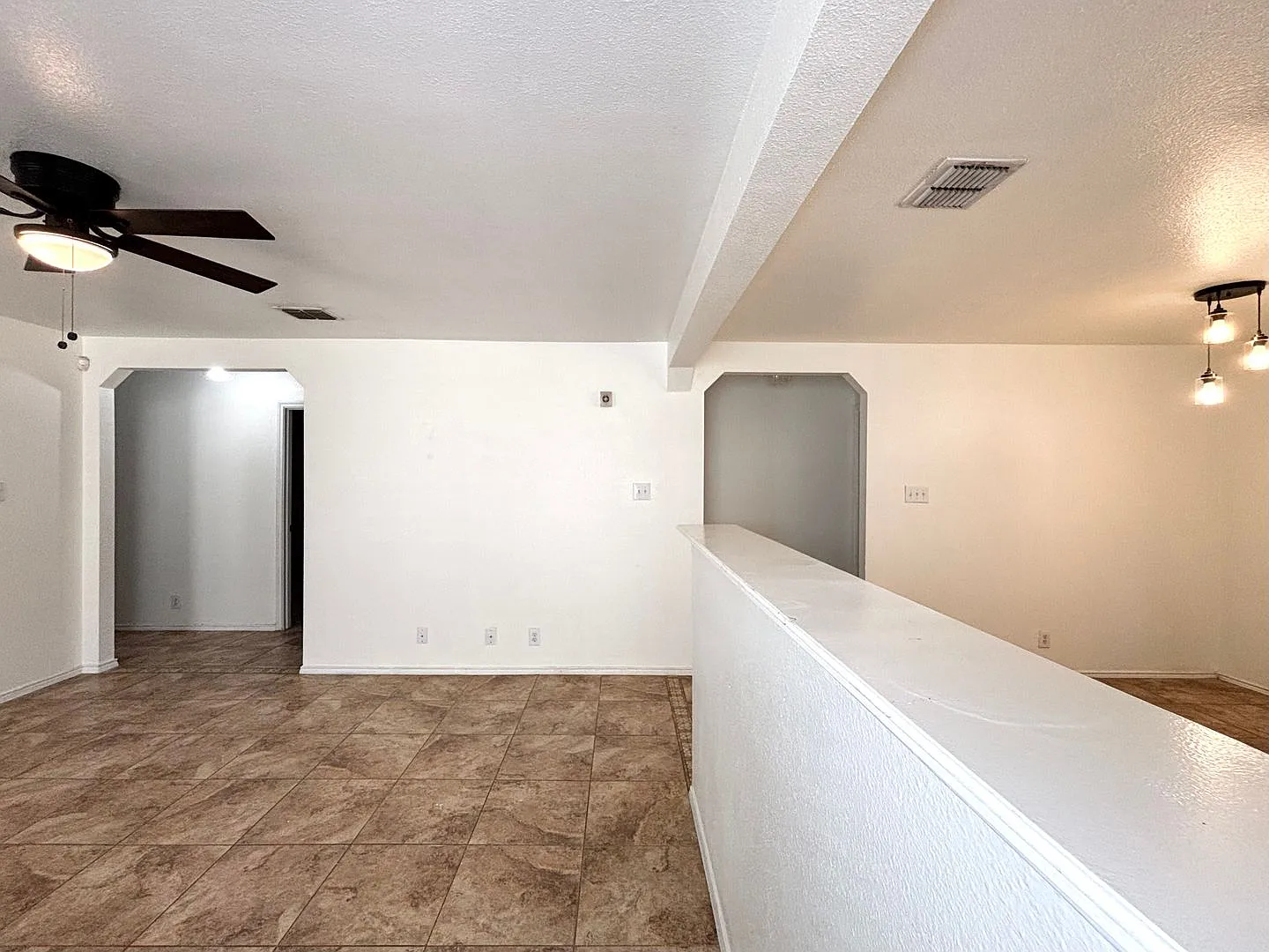 No Carpet! Charming 3-Bedroom Home in Bulverde Village — Photo 4