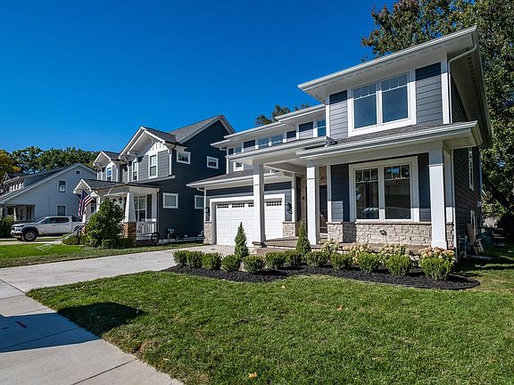 2nd image of 613 E Farnum Ave