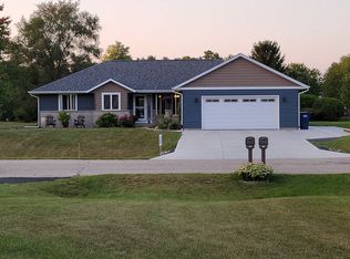 1517 E Stratford Dr, Beloit, WI 53511
