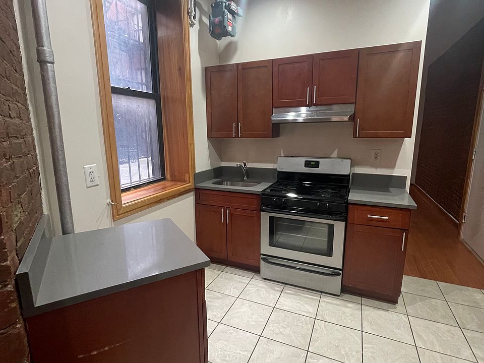 1st image of 2 Saint Nicholas Pl APT 1