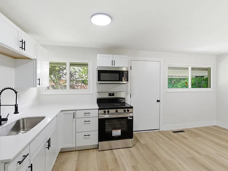 4731 Powell Rd — Photo 4