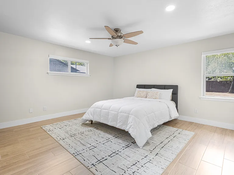 3908 Royal Ln — Photo 10