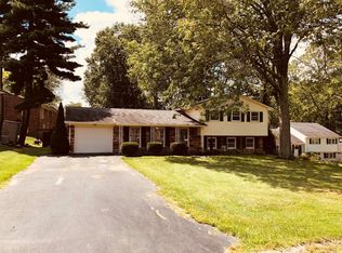 101 Stratford Glen Dr, Winchester, KY 40391