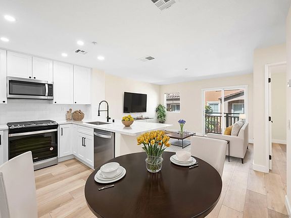 5th image of 518 62nd St Unit 22