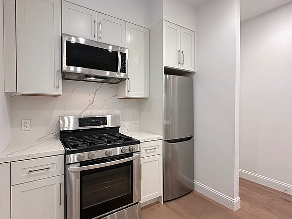 5th image of 1710 Larkin St APT 3