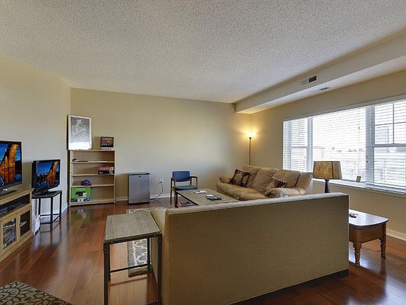 5th image of 619 8th St SE Unit 312