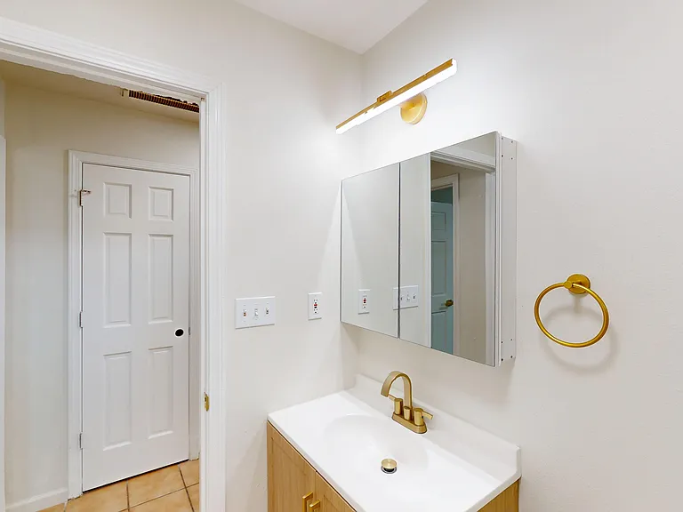 617A Madison St NE — Photo 13