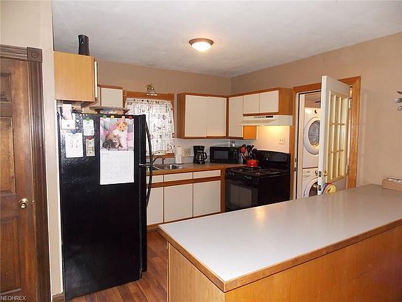 4th image of 200 Pine St