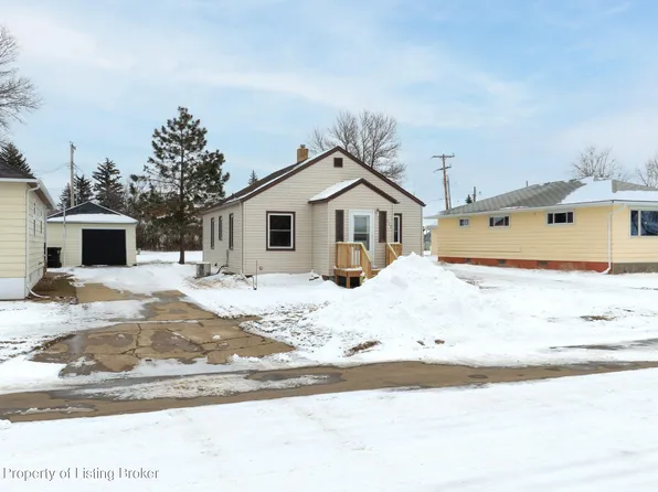 117 4th St N, Richardton, ND 58652