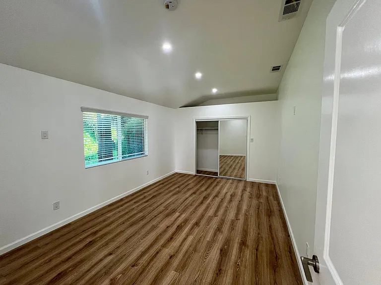 2044 Holly Dr #4 — Photo 6