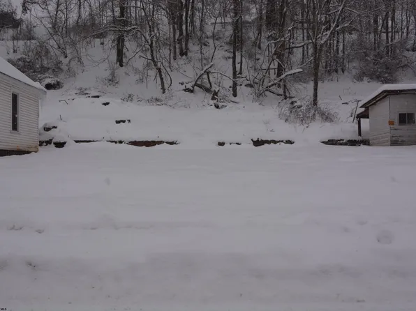 317 N River Ave, Weston, WV 26452