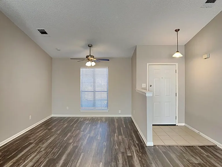 1317 Colony St — Photo 3