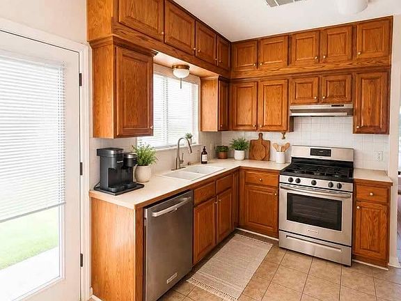 5th image of 1716 Ramona Cir