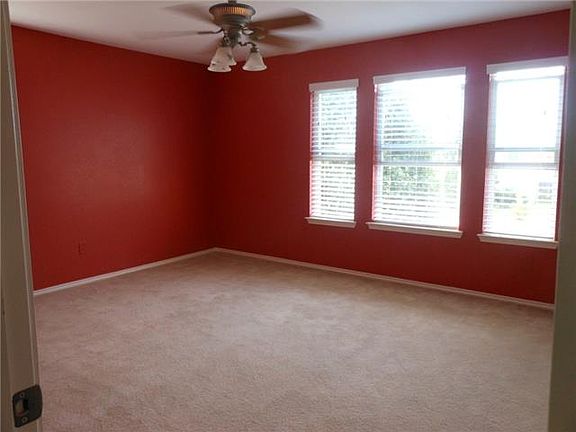 5th image of 2317 Emerald Ln