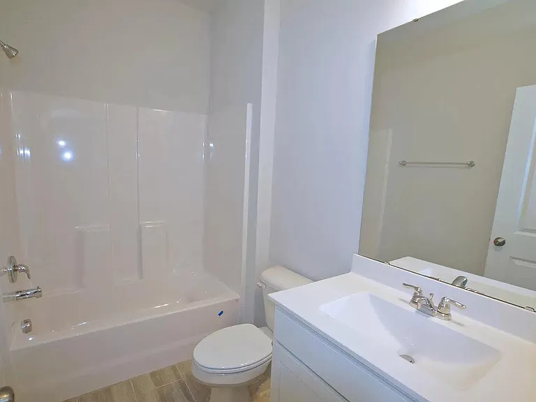 Full bath - 3rd floor
