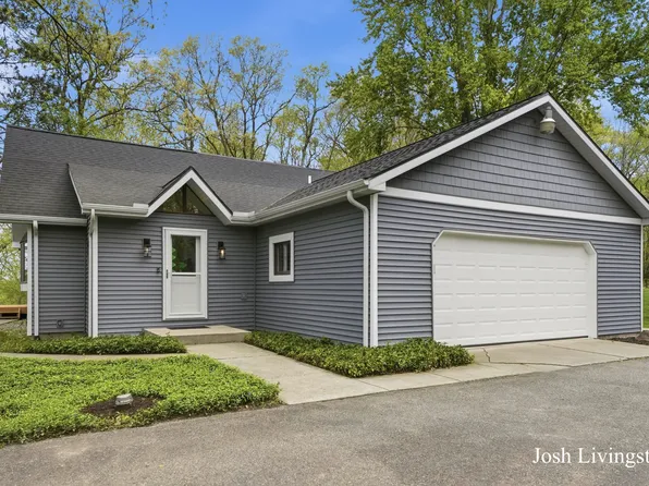 1551 Sargent Ave SE, Ada, MI 49301