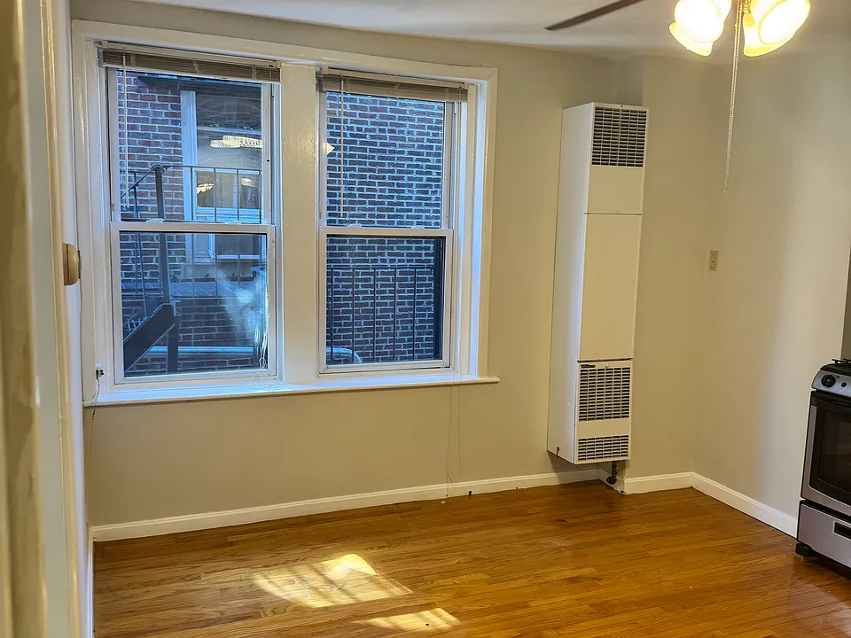 145 Endicott St #4