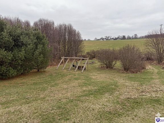 5th image of 215 County Pond Rd