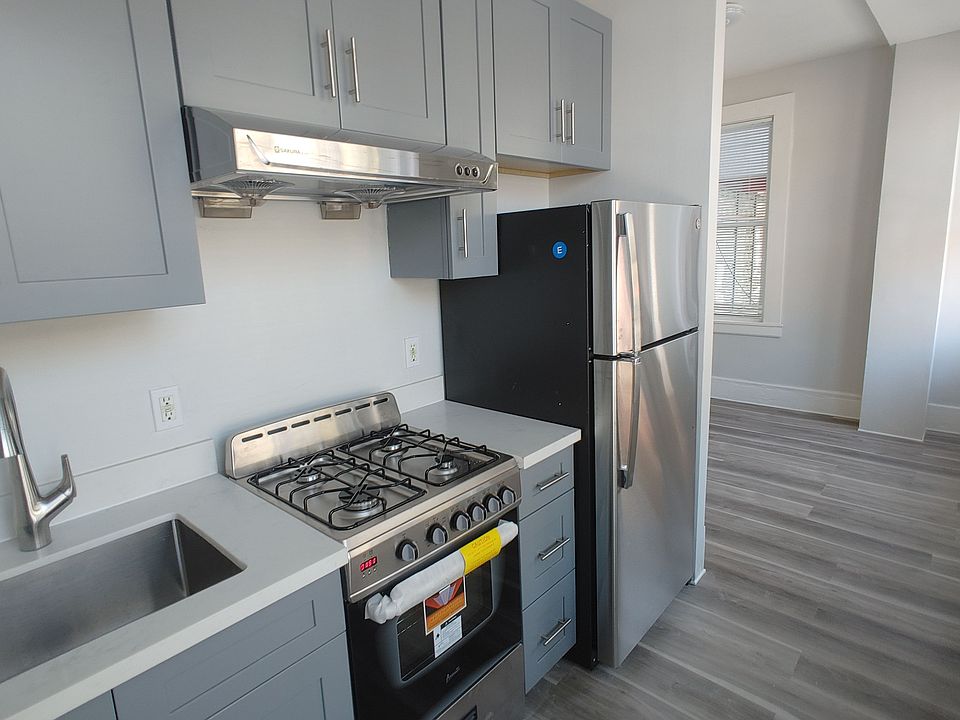 1st image of 821 Jackson St APT 1