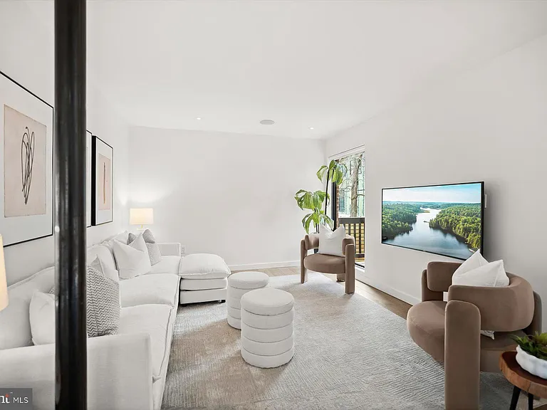 3004 N Underwood St — Photo 19