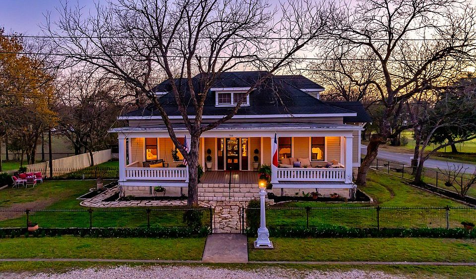703 Main St, Comfort, TX 78013 Zillow
