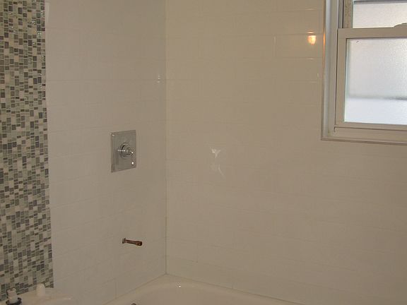 4th image of 11410 146th St