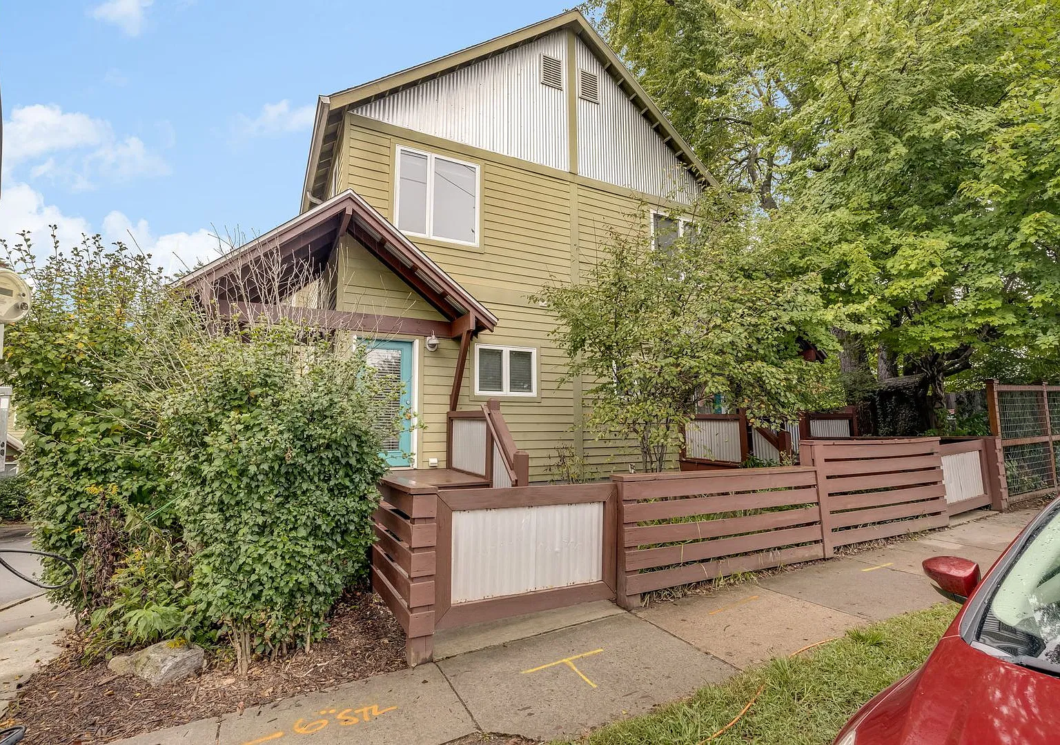 Beautiful 2-Bedroom Townhome off Haywood Road — Photo 1