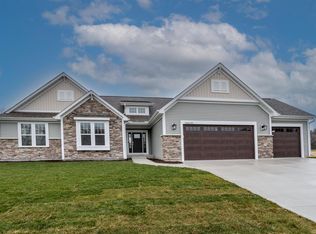 N74W17925 Mineral Dr, Menomonee Falls, WI 53051