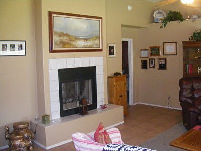 LIVING ROOM W/FIREPLACE