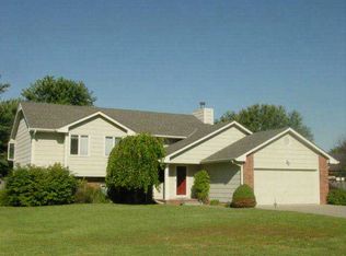1 Shamrock Ln, Augusta, KS 67010