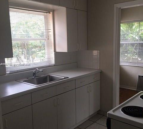 3rd image of 1002 SW 37th Ave APT 3