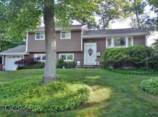 13 Robin Ln, Oakland, NJ 07436