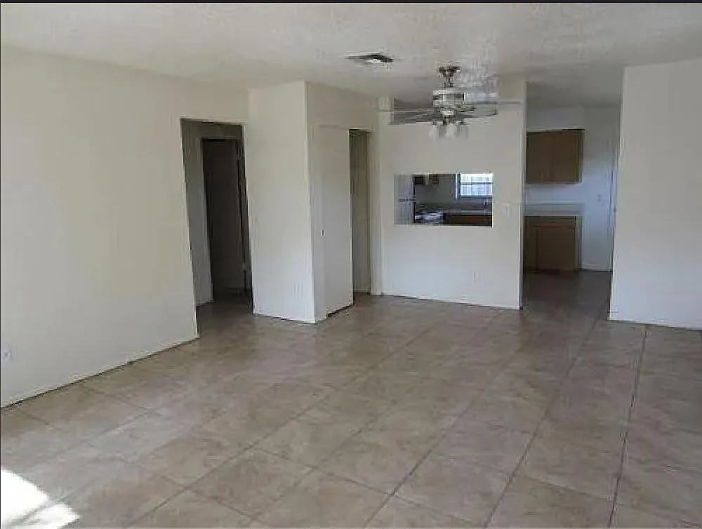 Building Photo - 3753 141st Pl #B
