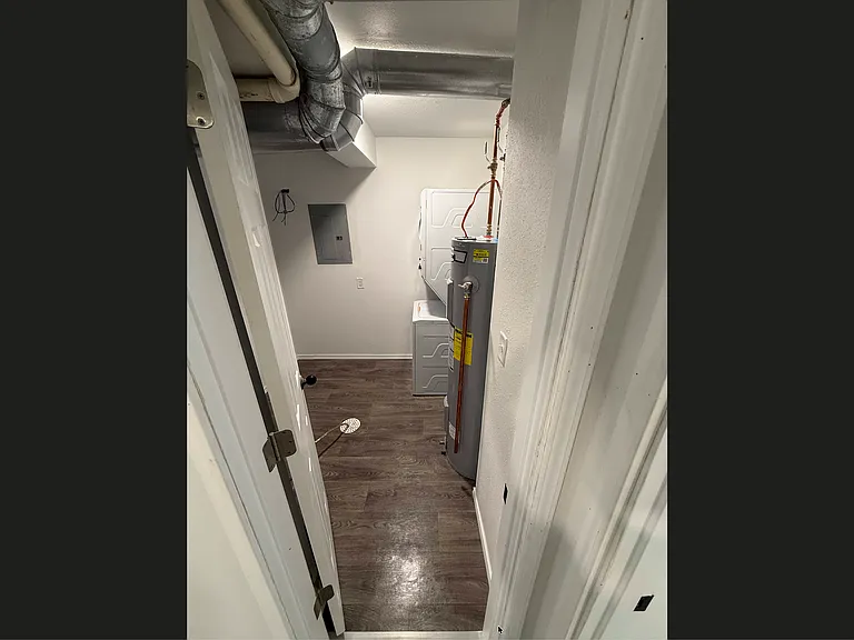 323 Seward Ave — Photo 15