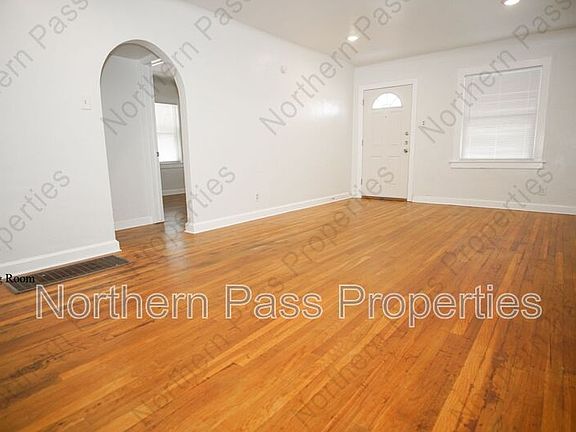 4th image of 4416 La Luz Ave