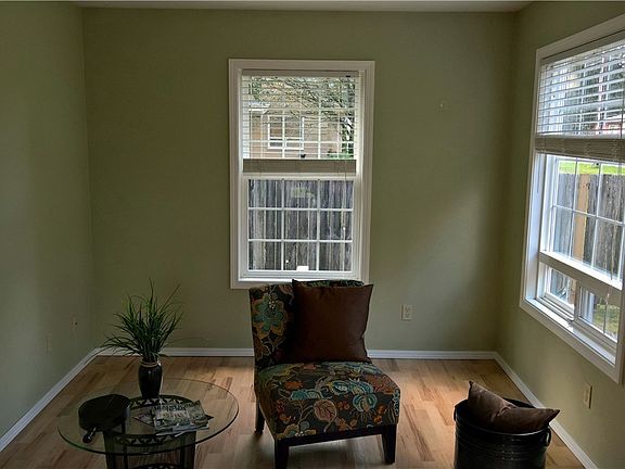 4th image of 1205 26th Ave NE