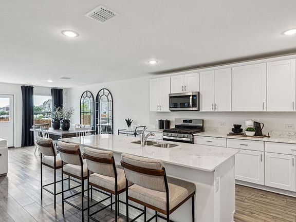 Eat-in island kitchen