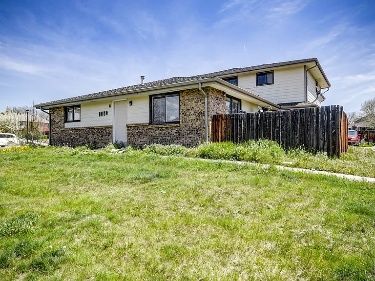 2056 Estes Ln — Photo 3