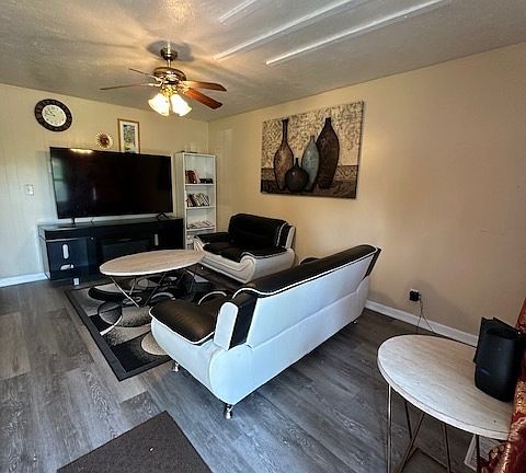 4th image of 4014 Arquette Dr