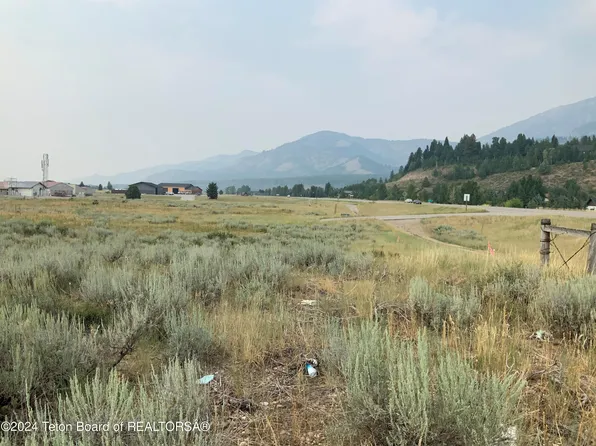 119 Sagebrush Dr, Alpine, WY 83128