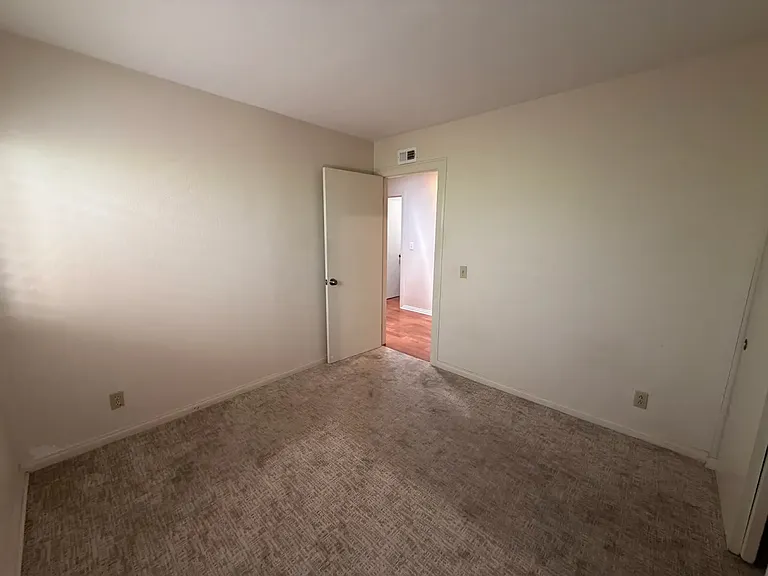 1732 Sea Pines Rd — Photo 12